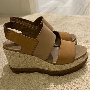 Sorel Joanie II Slingback Tan Leather Wedges - size 7.5